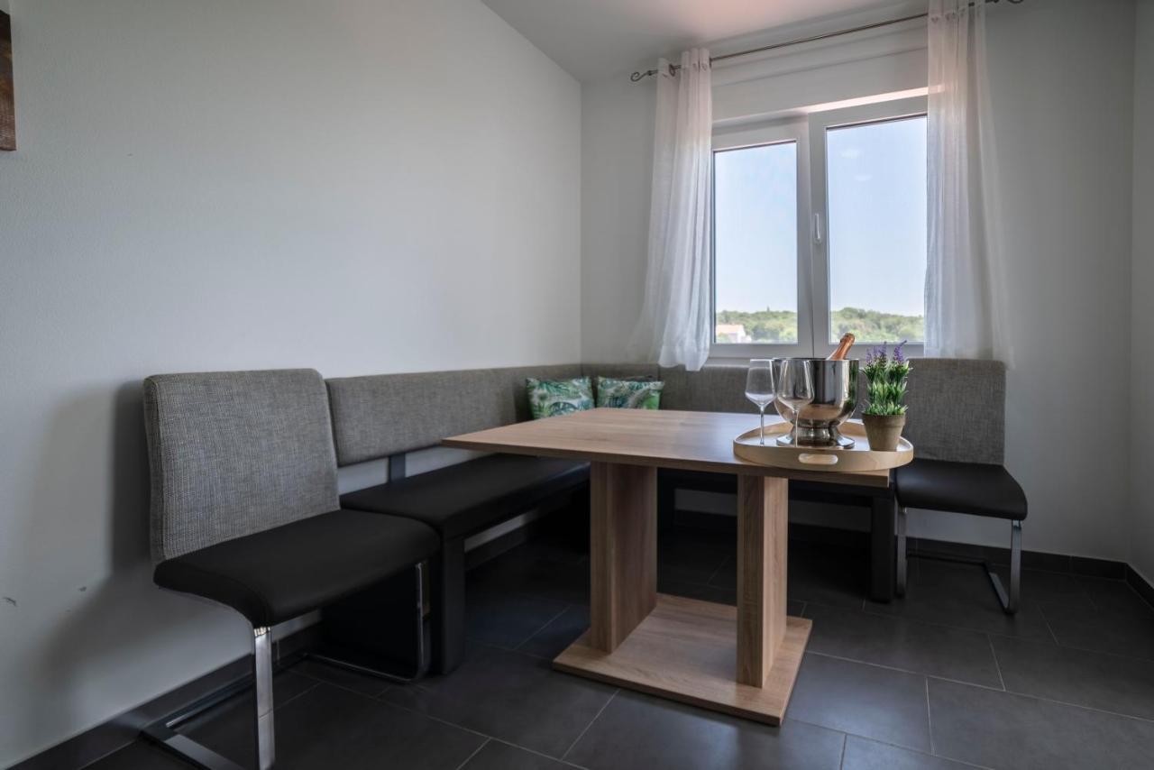 Apartments Adriana Pula Exterior photo