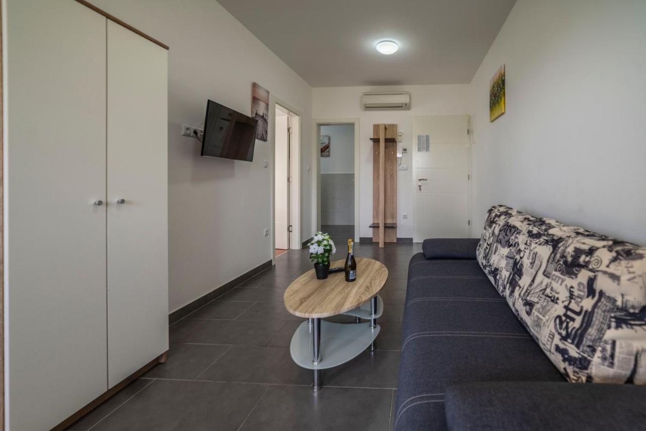 Apartments Adriana Pula Exterior photo