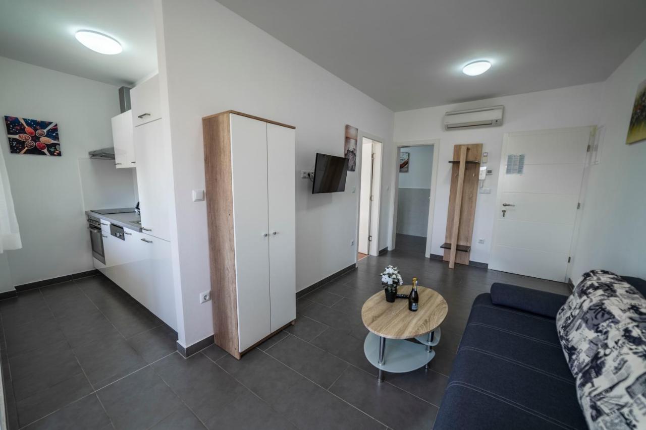 Apartments Adriana Pula Exterior photo