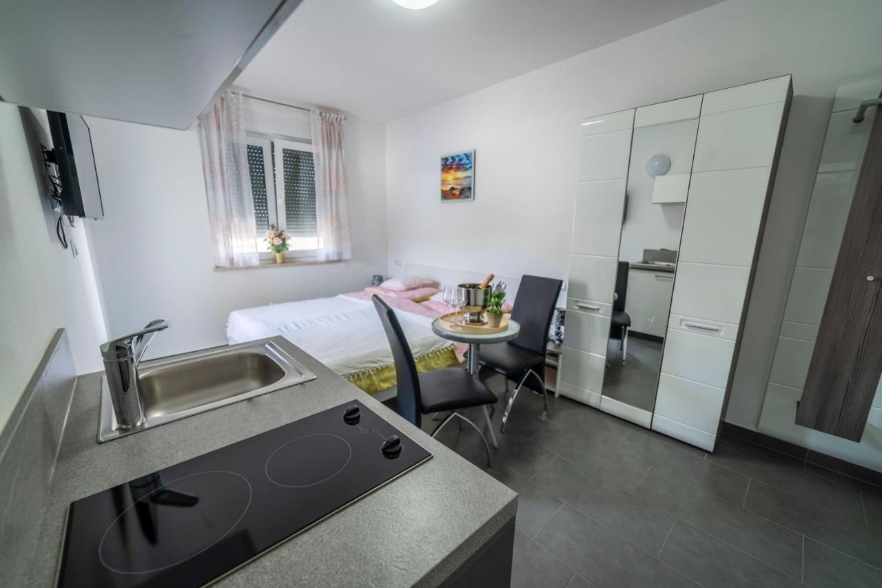 Apartments Adriana Pula Exterior photo