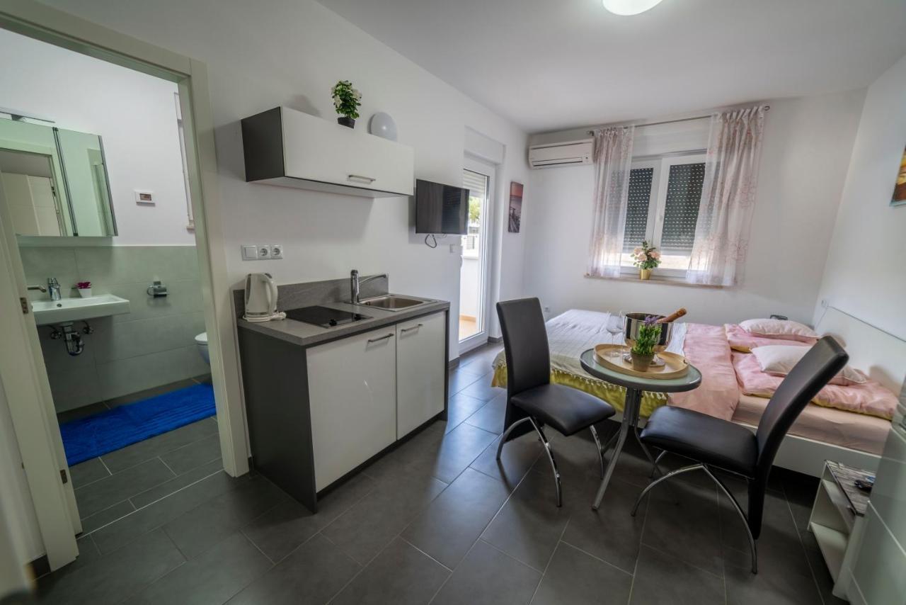 Apartments Adriana Pula Exterior photo